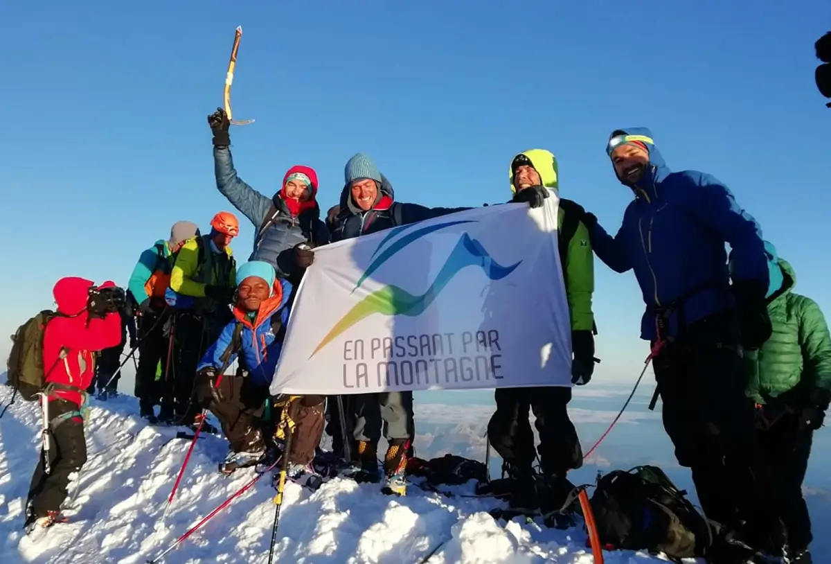 association en passant par la montagne